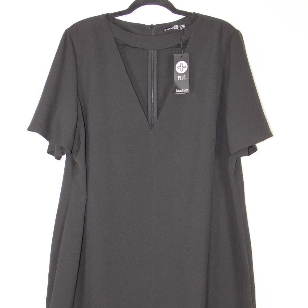 BOOHOO PLUS BLACK SHIFT DRESS HINECK CUT OUT NWT